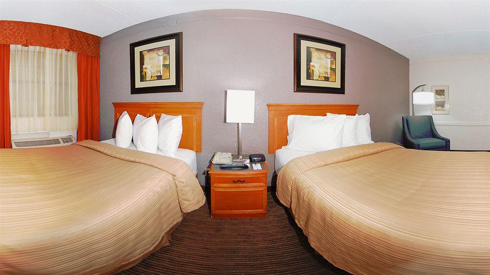 שרלוט Quality Inn & Suites Airport מראה חיצוני תמונה