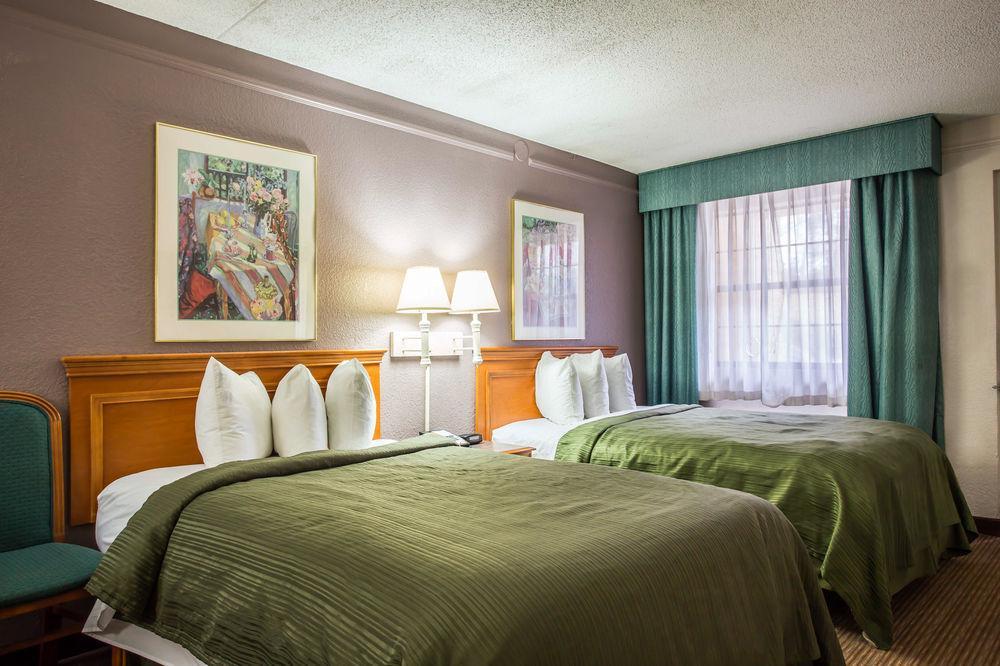 שרלוט Quality Inn & Suites Airport מראה חיצוני תמונה