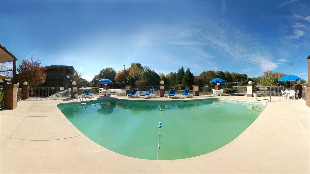 שרלוט Quality Inn & Suites Airport מראה חיצוני תמונה