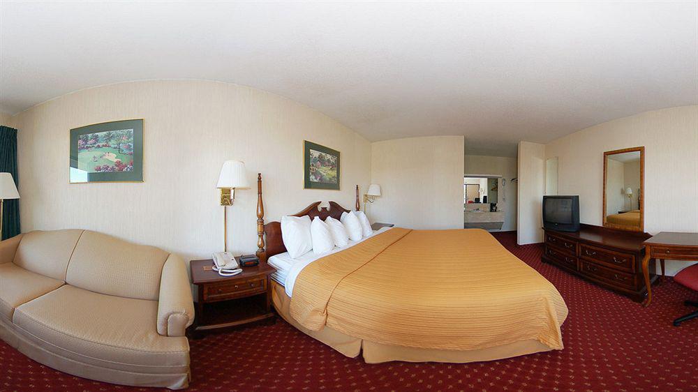שרלוט Quality Inn & Suites Airport מראה חיצוני תמונה